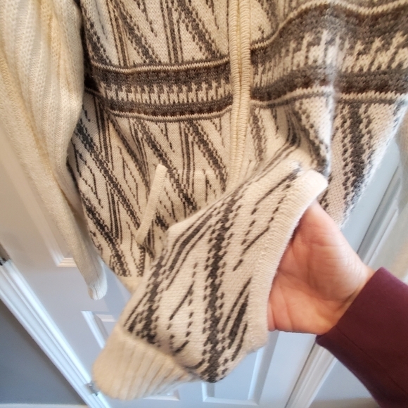ALPACA CONNECTION.  Made in Peru. Sz large front zip sweater.  Long sleeve - Picture 2 of 7